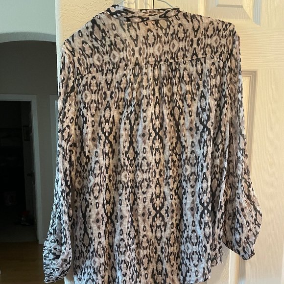 Ruby RD. 3/4 sleeve button down sheer top PL - Picture 2 of 4